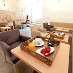 Inpatio Casa de hóspedes 4*